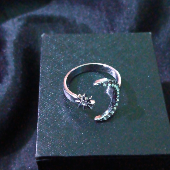 Fashion Ring - Picture 4 of 4